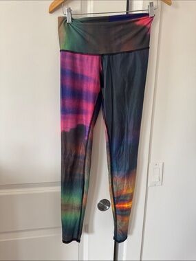 Teeki Clouds Hot Pant Leggings size Small